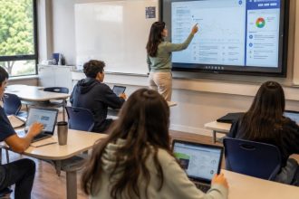 Inovação na aprendizagem: como a tecnologia educacional transforma o ensino e exige a capacitação de professores